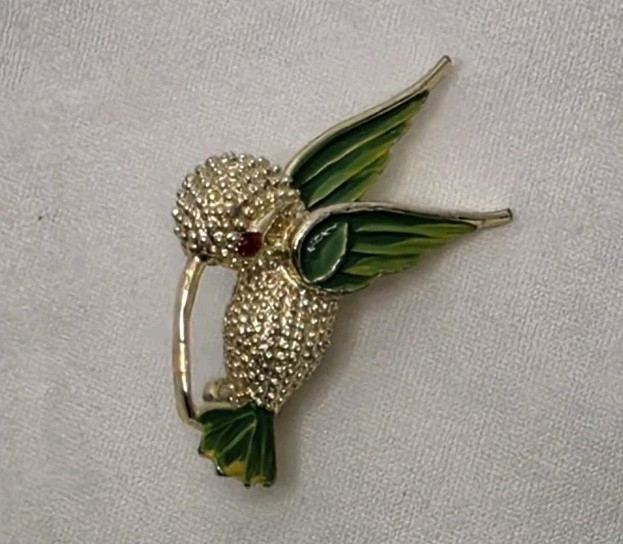 GERRY’S Gold Tone Hummingbird Brooch Pin with Rhinestone Accents 1.5″