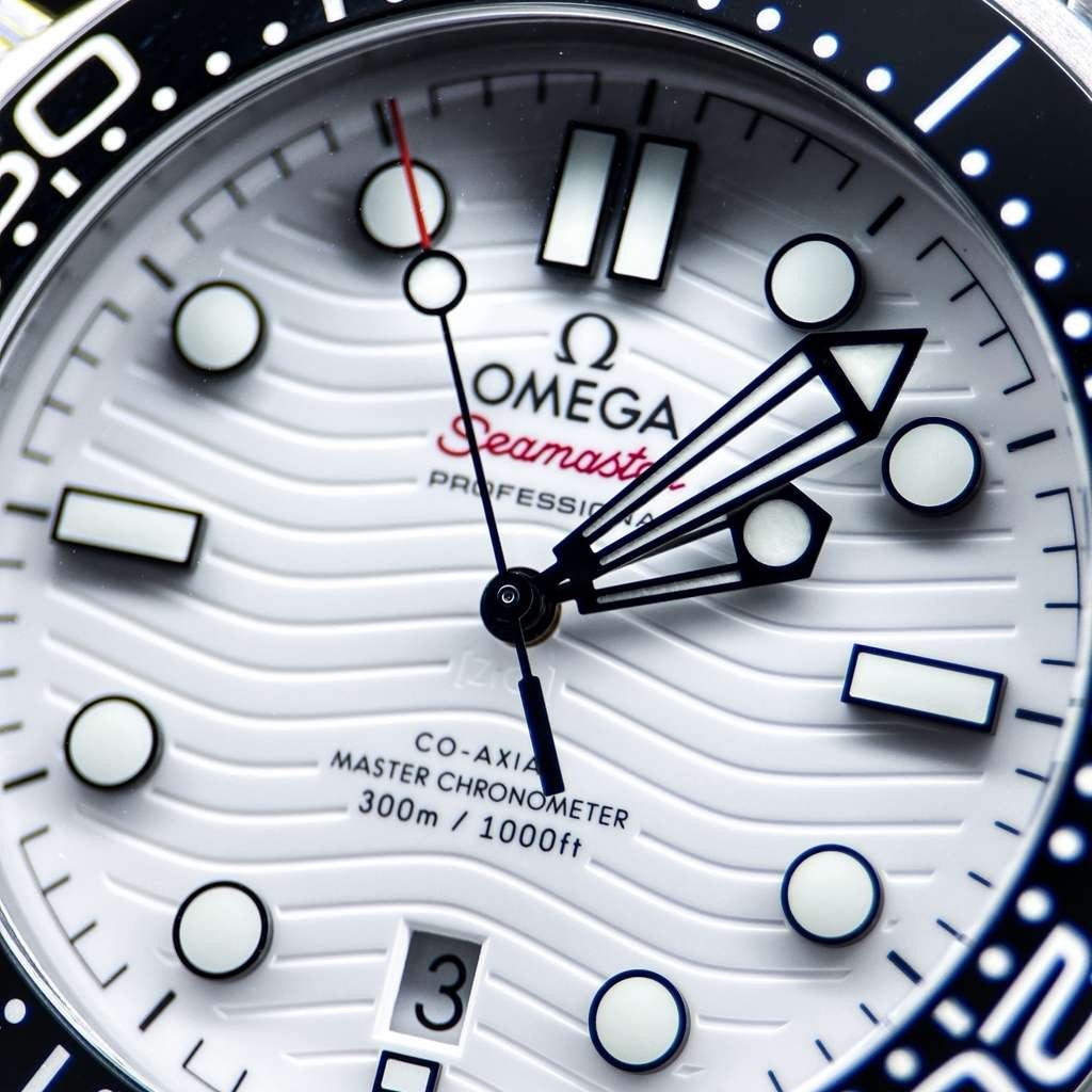 Omega Seamaster 300M 210.30.42.20.04.00 | 42mm | White Ceramic Dial | Full Set