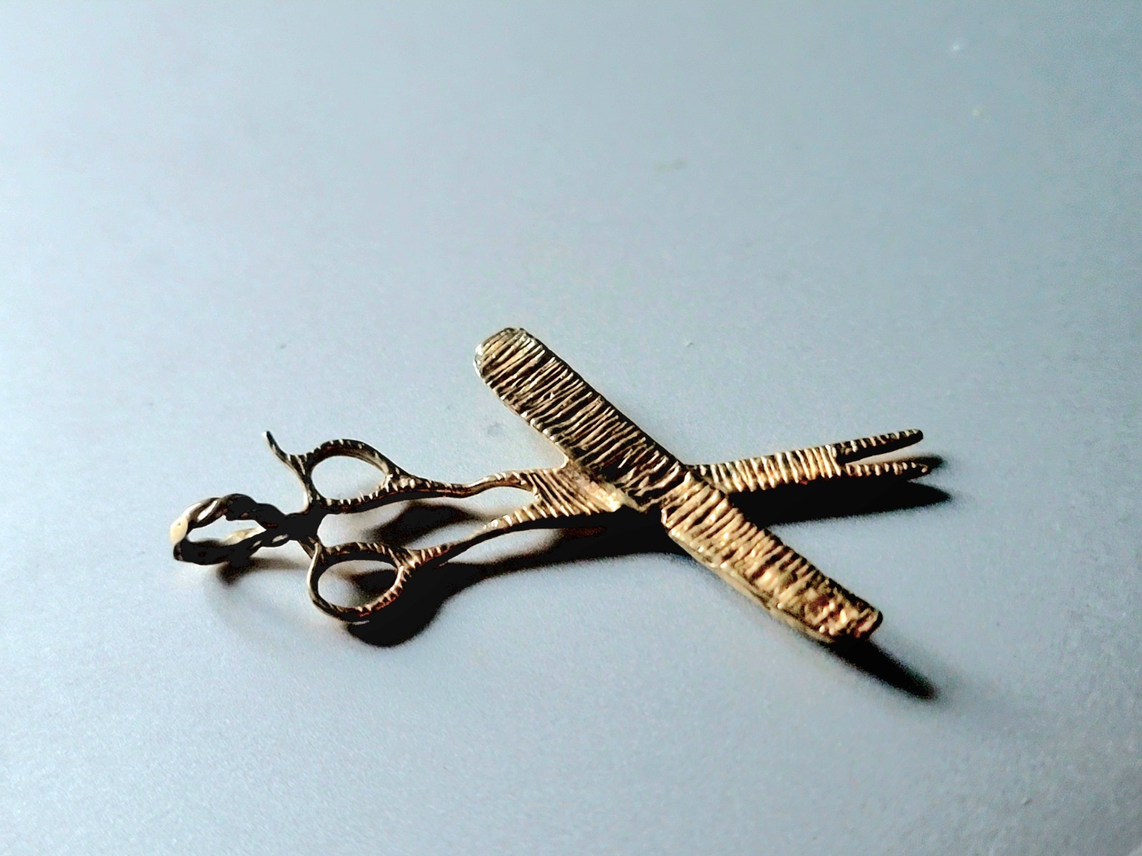 80s Vintage Barber’s Scissors & Comb Hairdressing Charm 2 grams 14k Gold