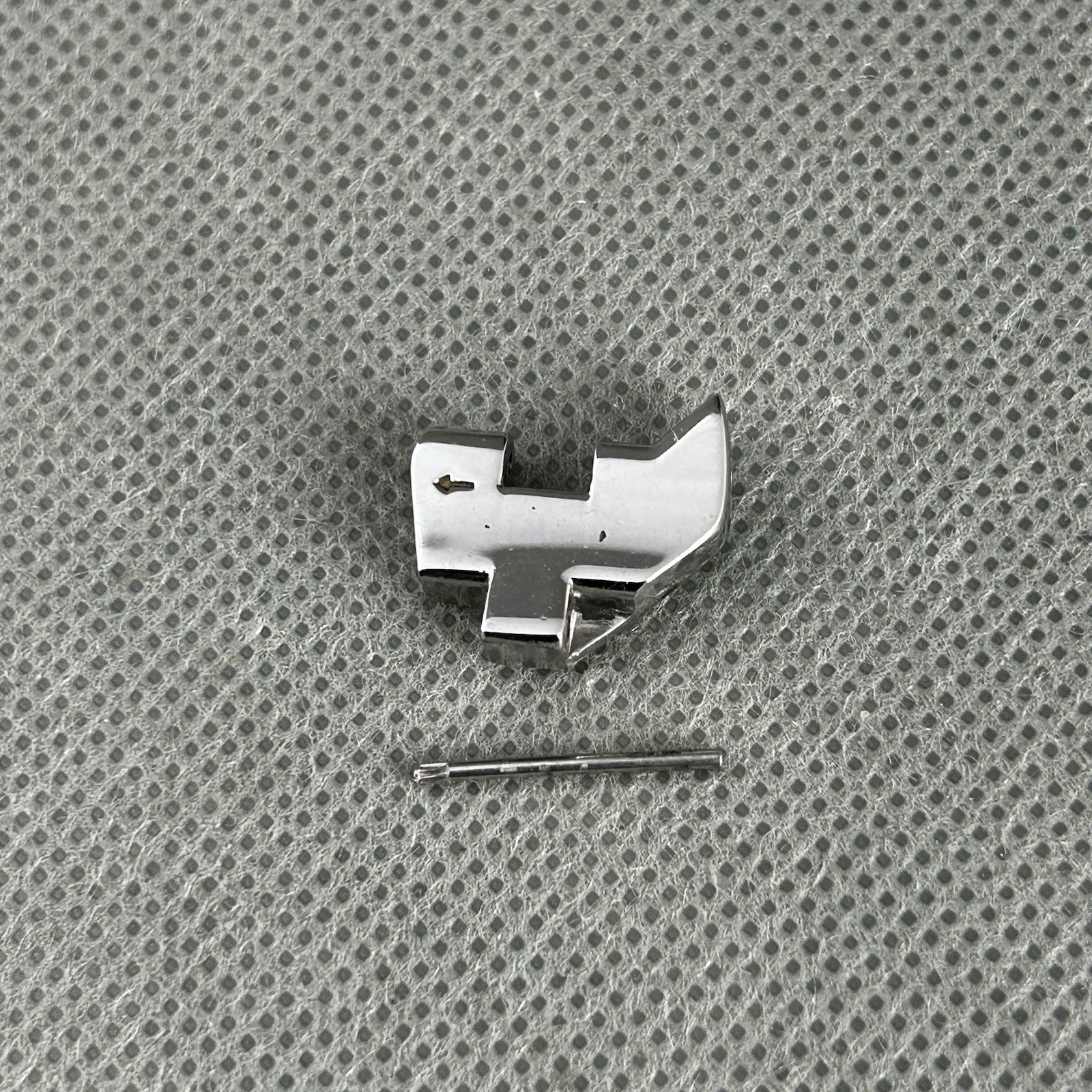 DKNY NY-4228 Link Pin For Watch Silver 17mm Stainless Steel Crystals Original
