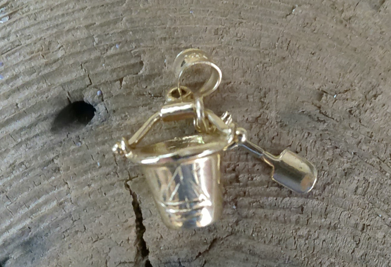 marked 14K GOLD CHARM CAPE COD PAIL & SHOVEL SAILBOAT ON BACK SIDE 2.4 GRAMS