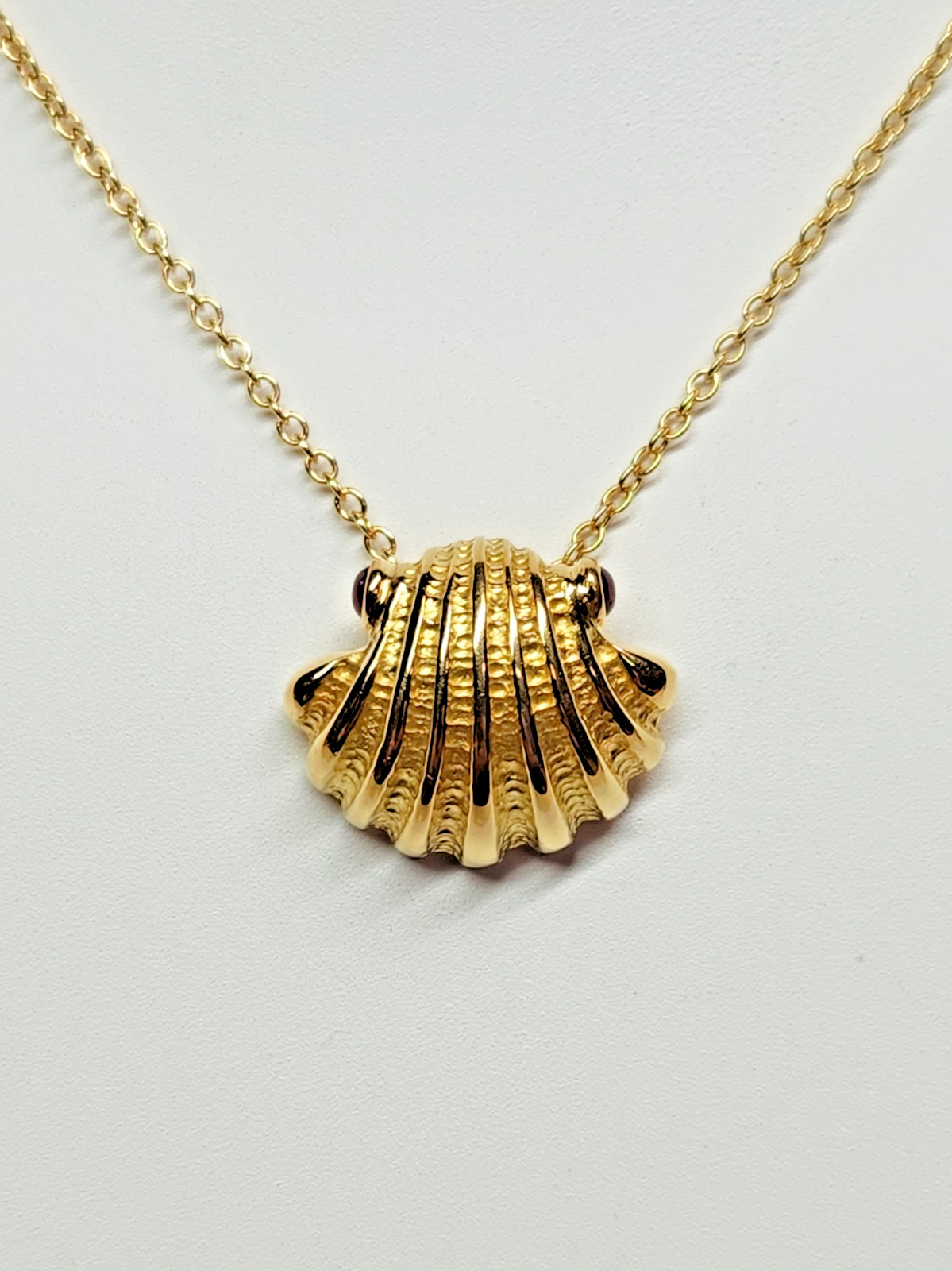 TIFFANY & Co. 1990s 18k Ruby Cabochon Accented Oyster Shell Pendant 16″ Necklace