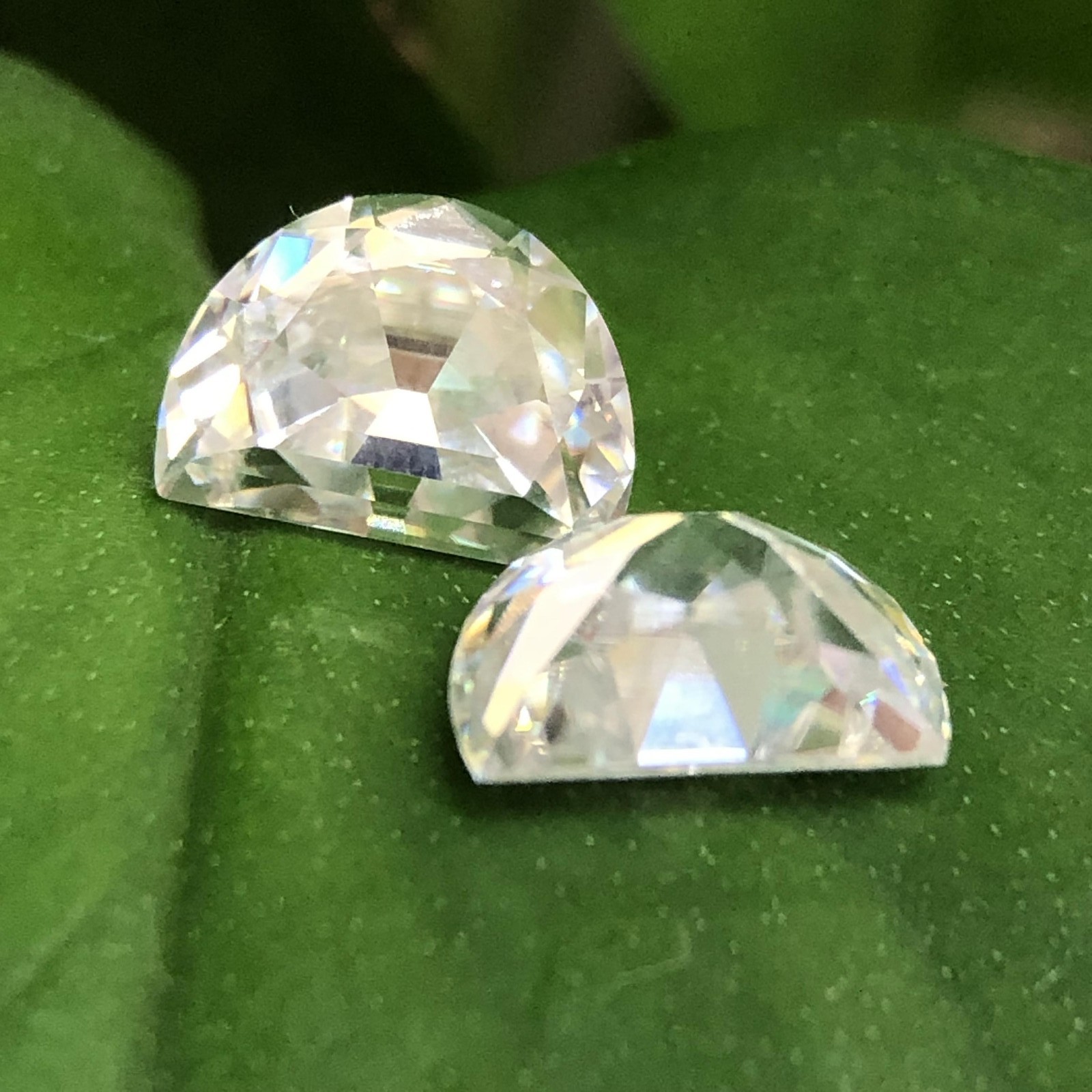 Wholesalers Special Moissanite Loose Stones Half Moon Gemstone White D Color DIY