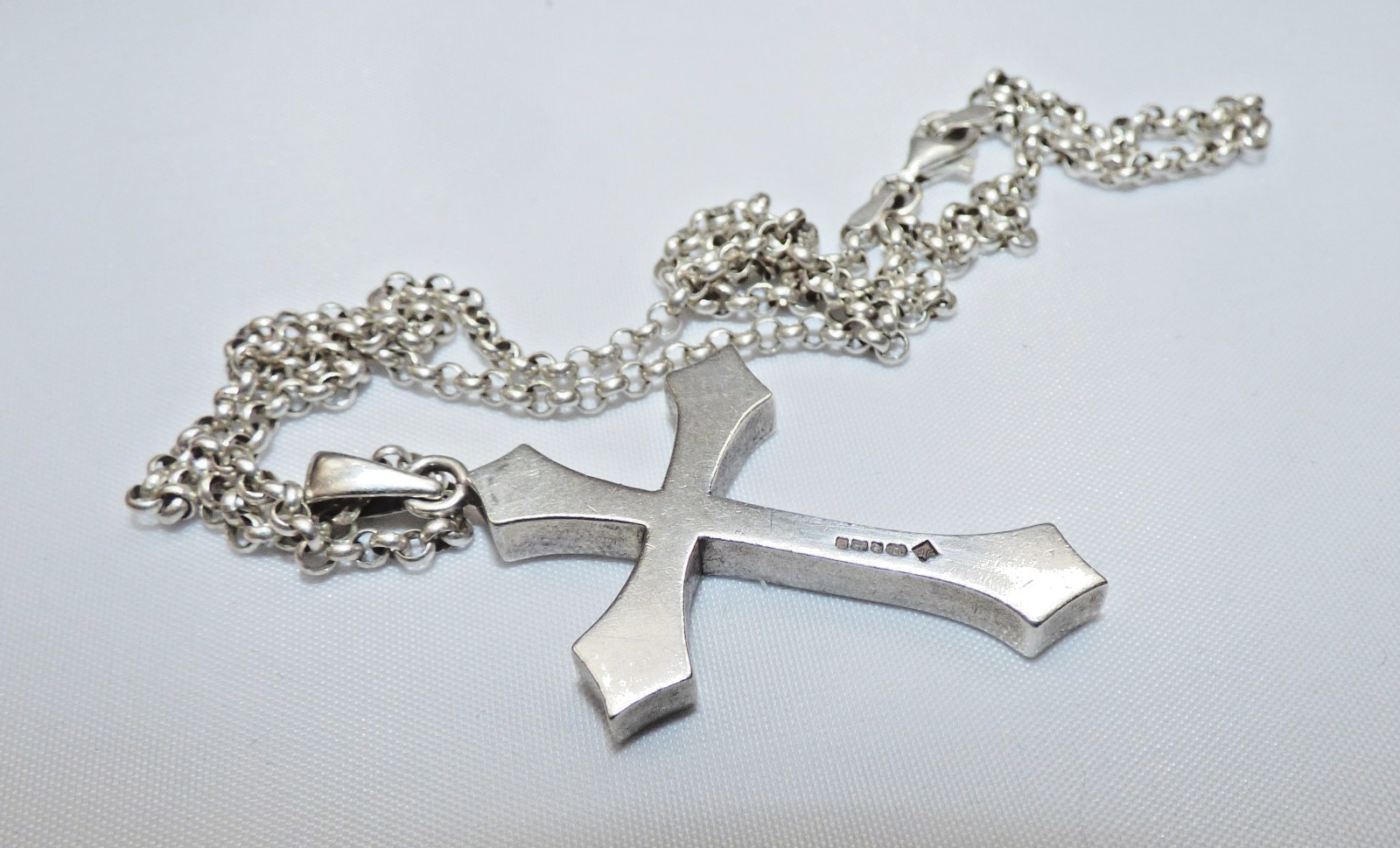 VINTAGE SOLID SILVER CROSS PENDANT ON BELCHER CHAIN ORNATE CROSS