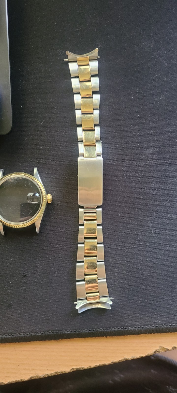 Rolex Oyster Perpetual Date Silver Dial Non-Numeric Hour Marks Metal 15000