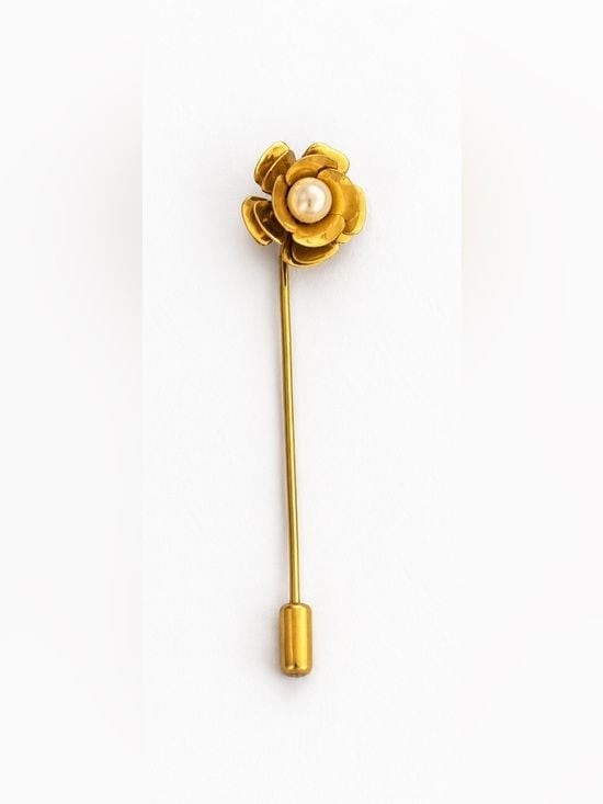 Vintage Gold Tone Flower Stick Pin with Faux Pearl Center