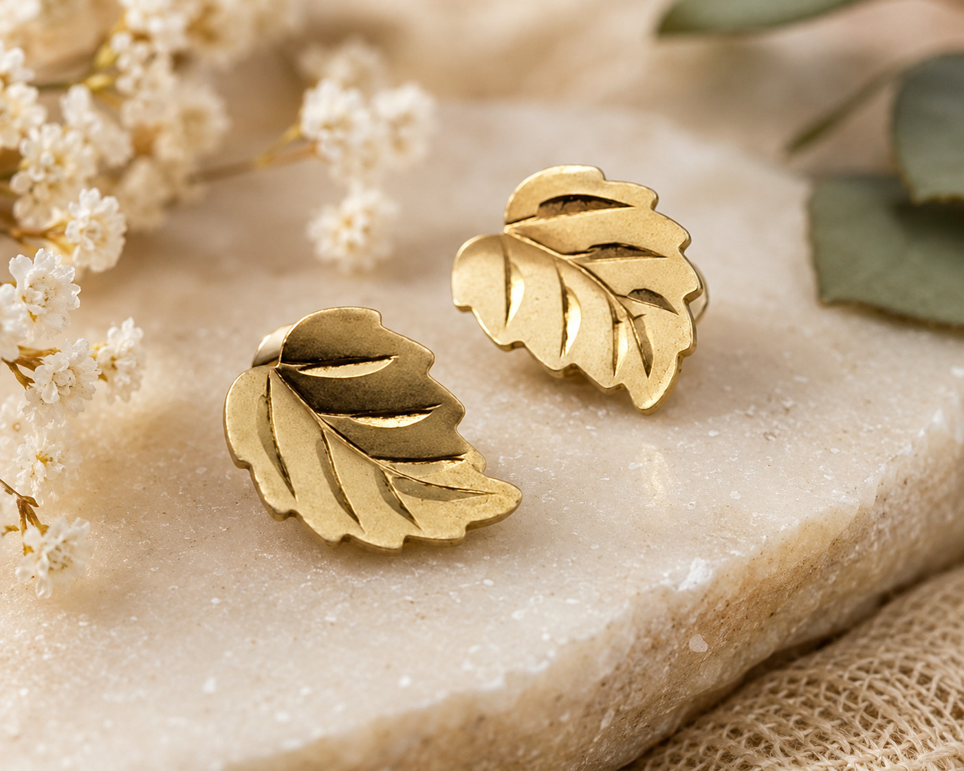 Vintage 14K Yellow Gold Leaf Stud Earrings Nature Botanical Minimalist 10.6mm