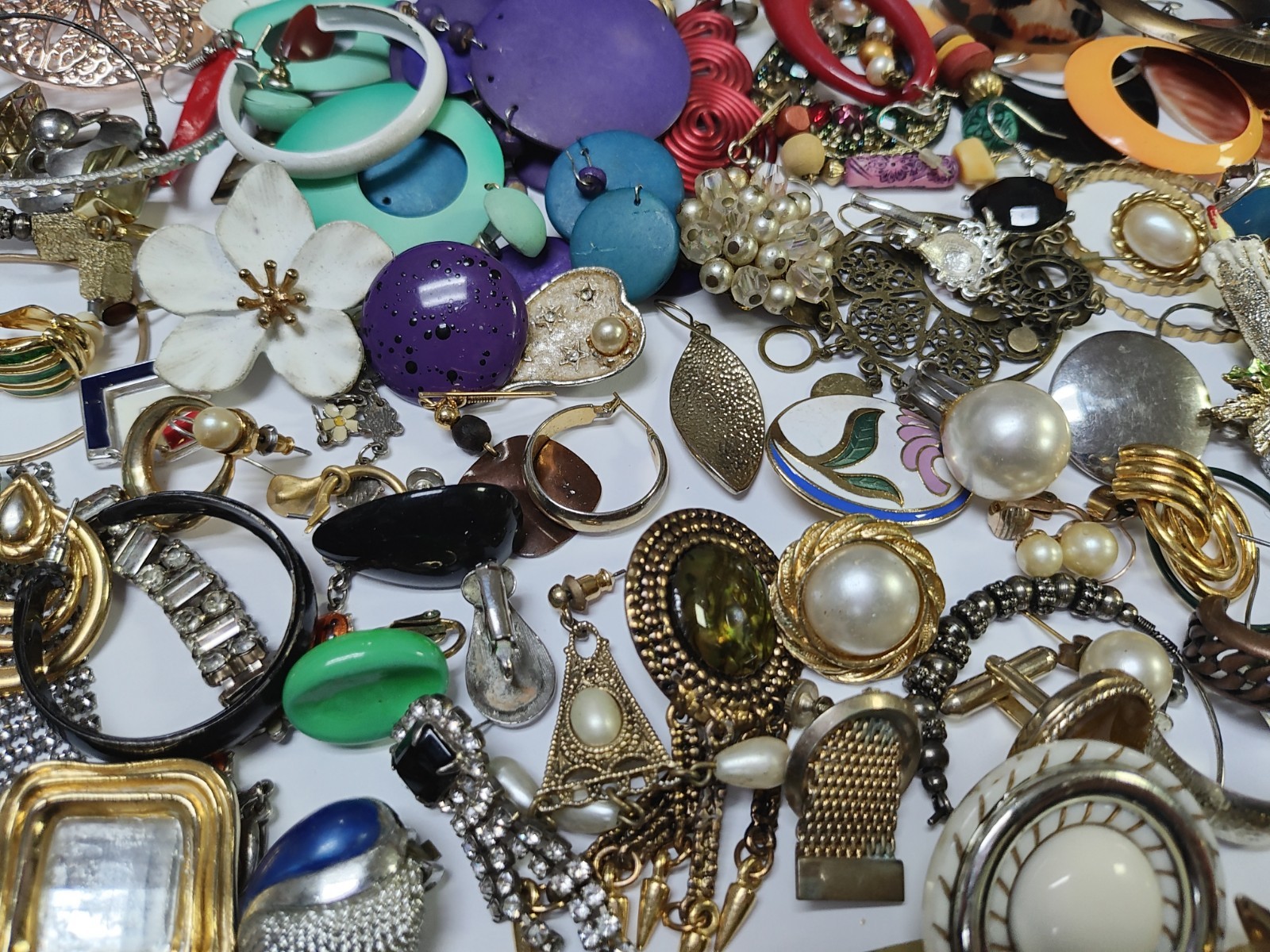 Huge Estate Junk Jewelry Lot 7lbs Earrings Screw Back Clip On Etc (Read Desc.)
