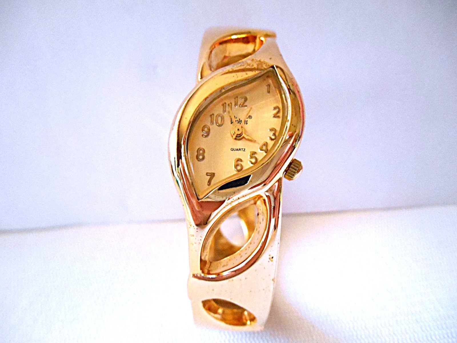 VIVANI K1110 Accutime Watch Corp. Goldtone Clamper Bracelet Watch – New Battery