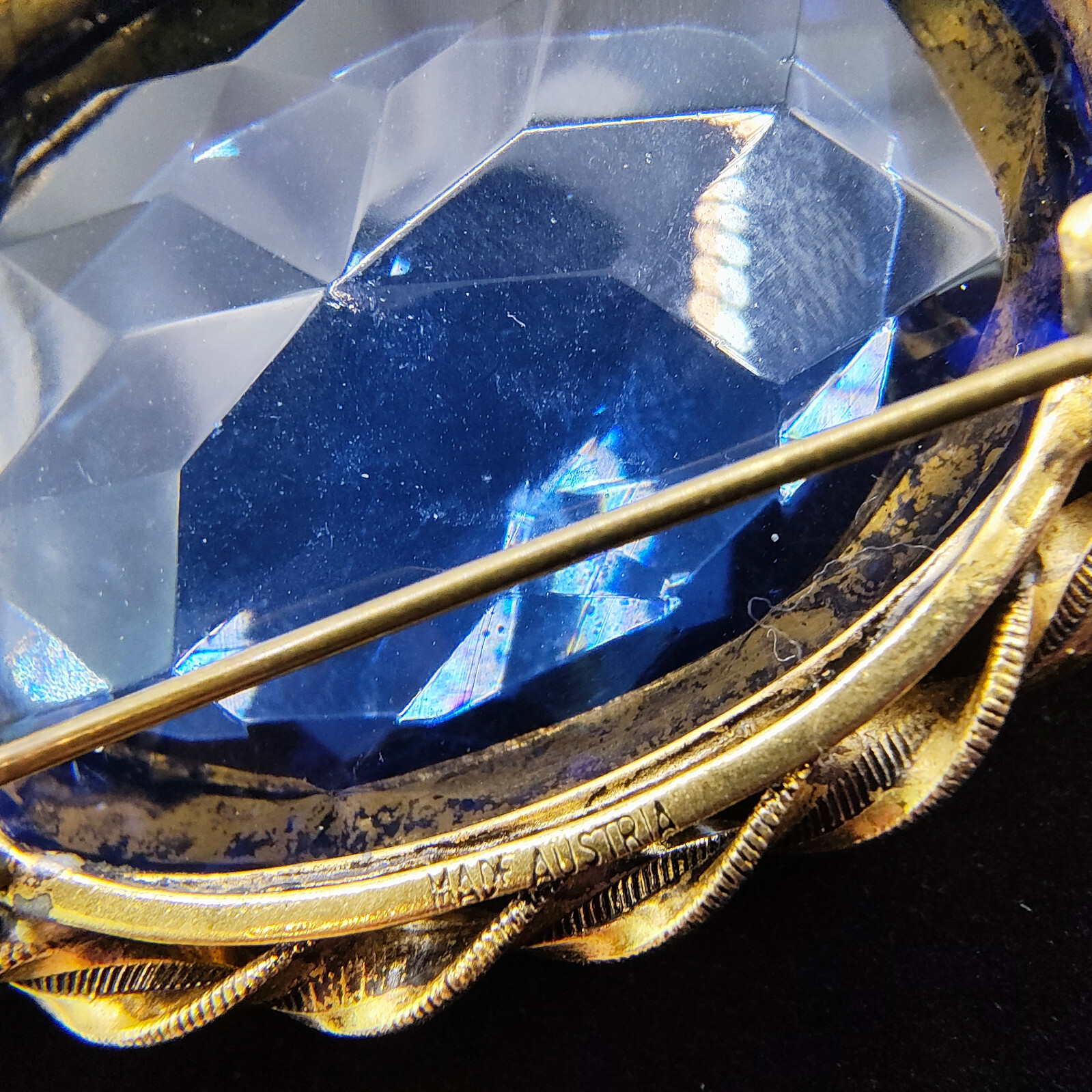 Vintage Art Deco Style Austrian Brooch Blue Paste Gold Tone Filigree Spiral Rope