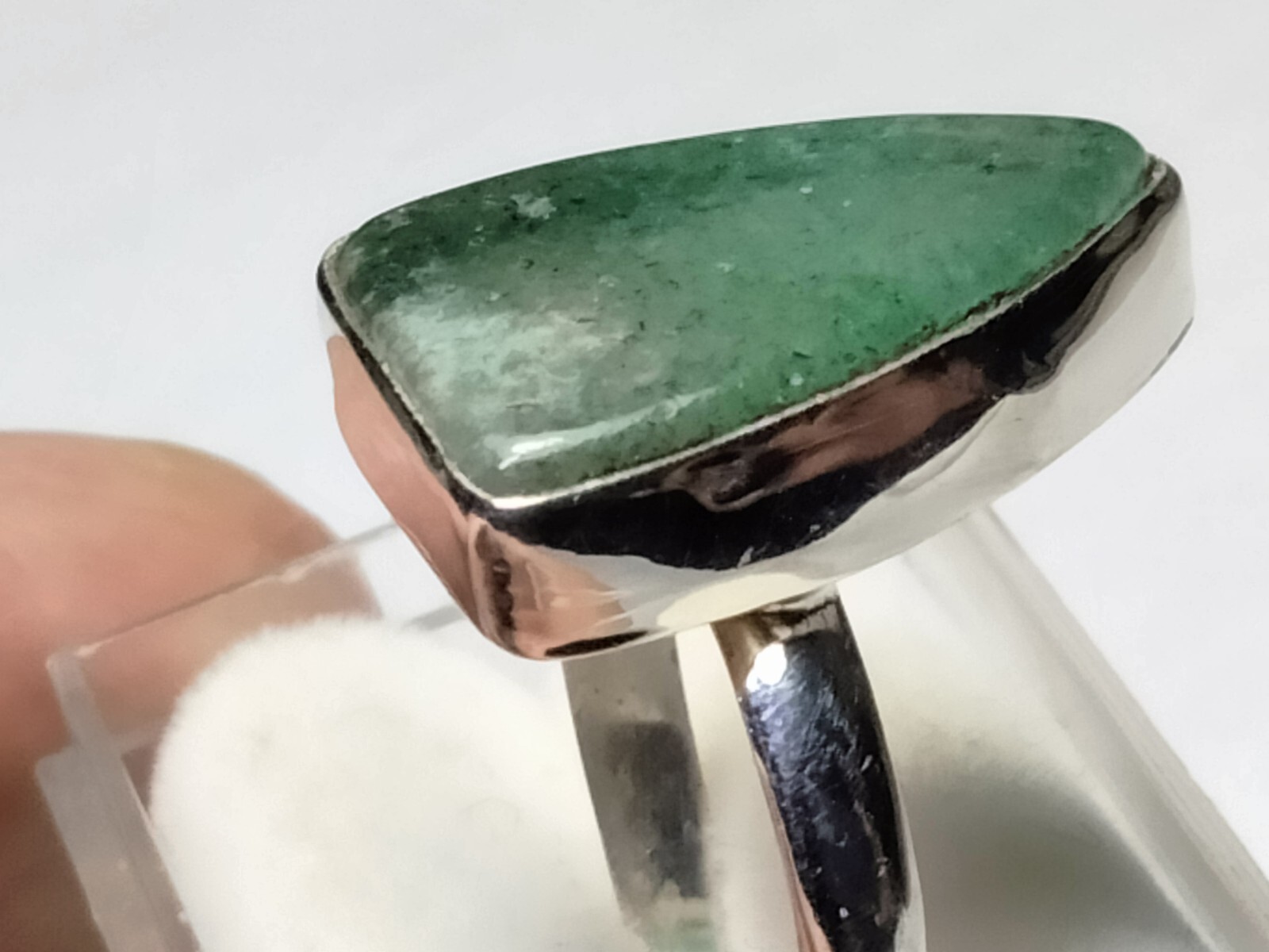 ATTRACTIVE NATURAL GREEN ONYX IN STERLING SILVER 925 RING SIZE 8.75-9.0