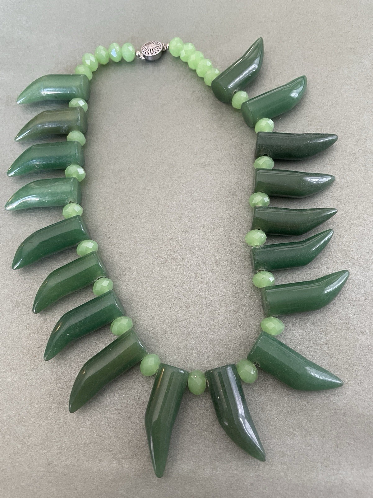Jade Stone Beaded Statement Tooth Spike Necklace Silver-Tone Clasp 9 in