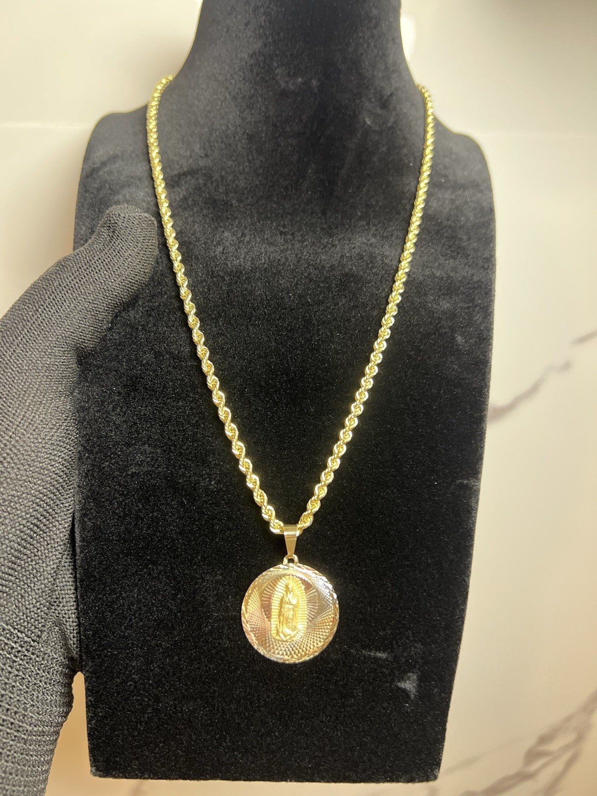 10K Yellow Gold Torsal Chain 20” 2.1mm Our Lady of Guadalupe Pendant 6.8g