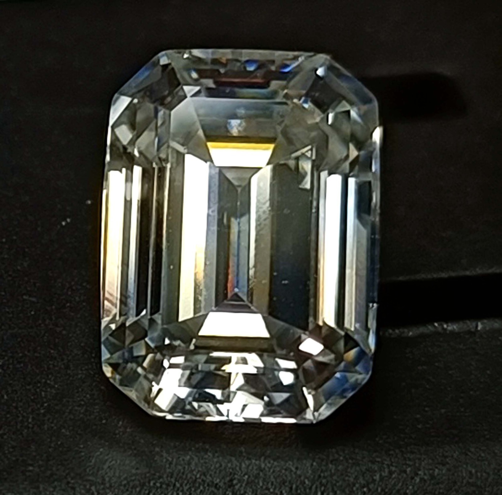 VSSI White Diamond ‘D’ Color 2.4 Ct VVS1 Loose Emerald Cut IGL Loose Gems 5AJU