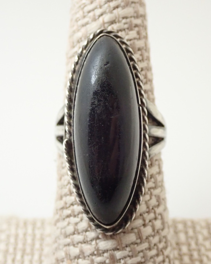 Vintage Black Onyx 1 3/8″ Sterling Silver Band Ring Sz 7