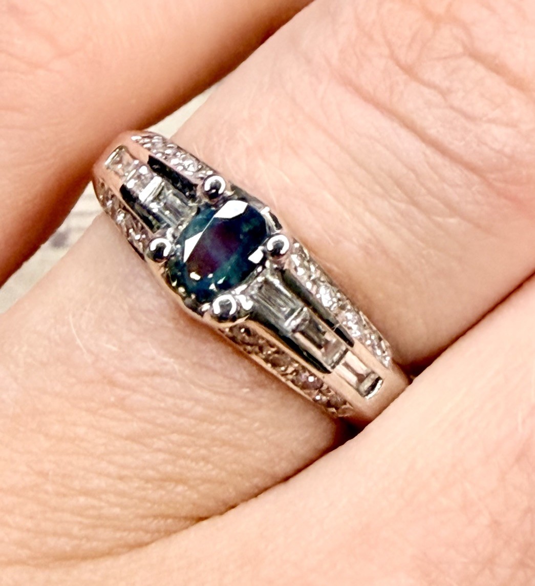 Exquisite Estate PT900 Platinum Natural Alexandrite & Diamond Ring