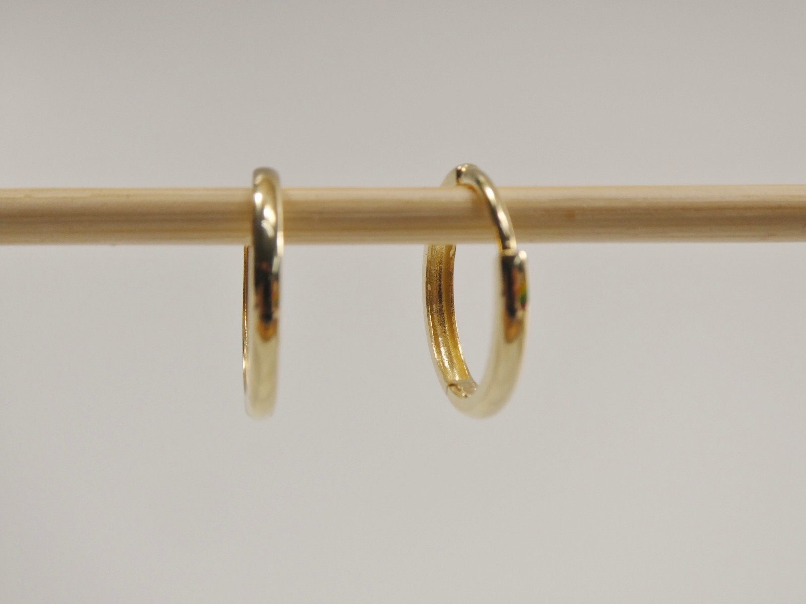 REAL 10K SOLID YELLOW GOLD 13.4MM PLAIN HUGGIE HOOP EARRING