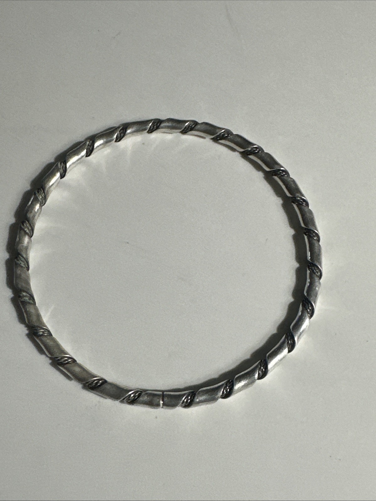 VINTAGE STERLING SILVER 925 TWISTED ROPE 17.95g BANGLE BRACELET 7 3/4″