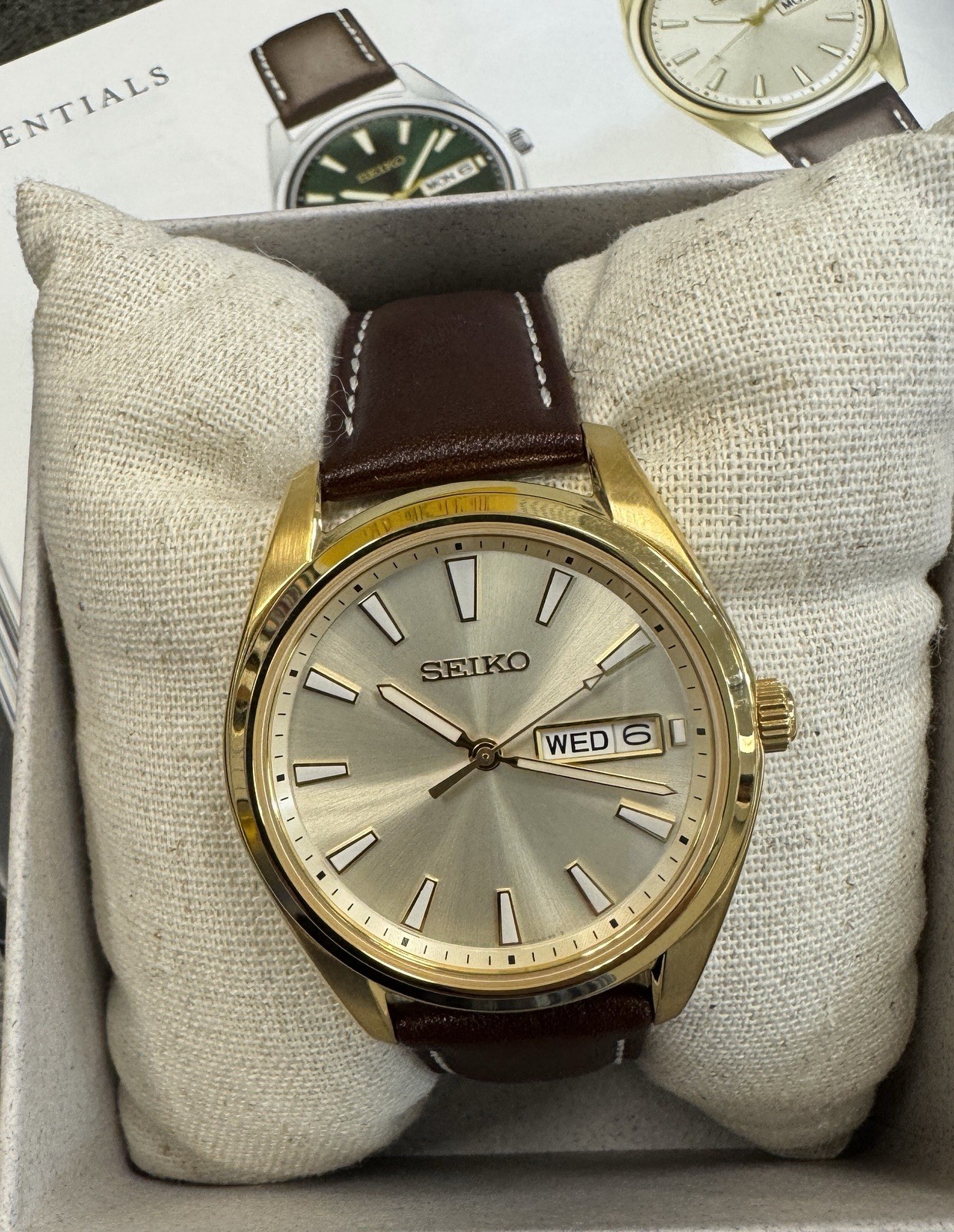Seiko Quartz Classic Men’s Gold Tone Leather Strap Watch SUR450 Made In Japan
