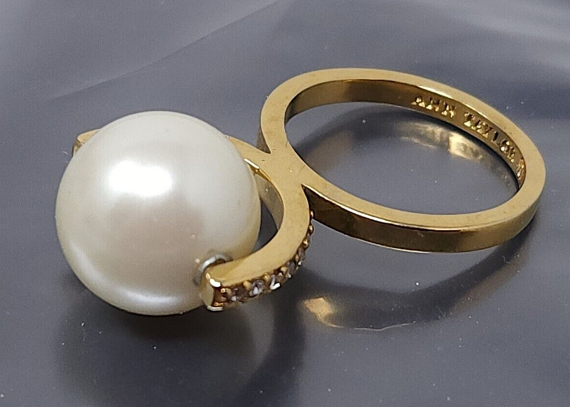 Vintage ANN TAYLOR Pearl Spinner Cocktail Gold tone Large band Ring size 8