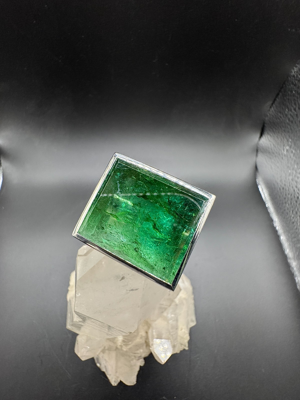 750 Tourmaline Ring in 18ct White Gold with Impressive Tourmaline