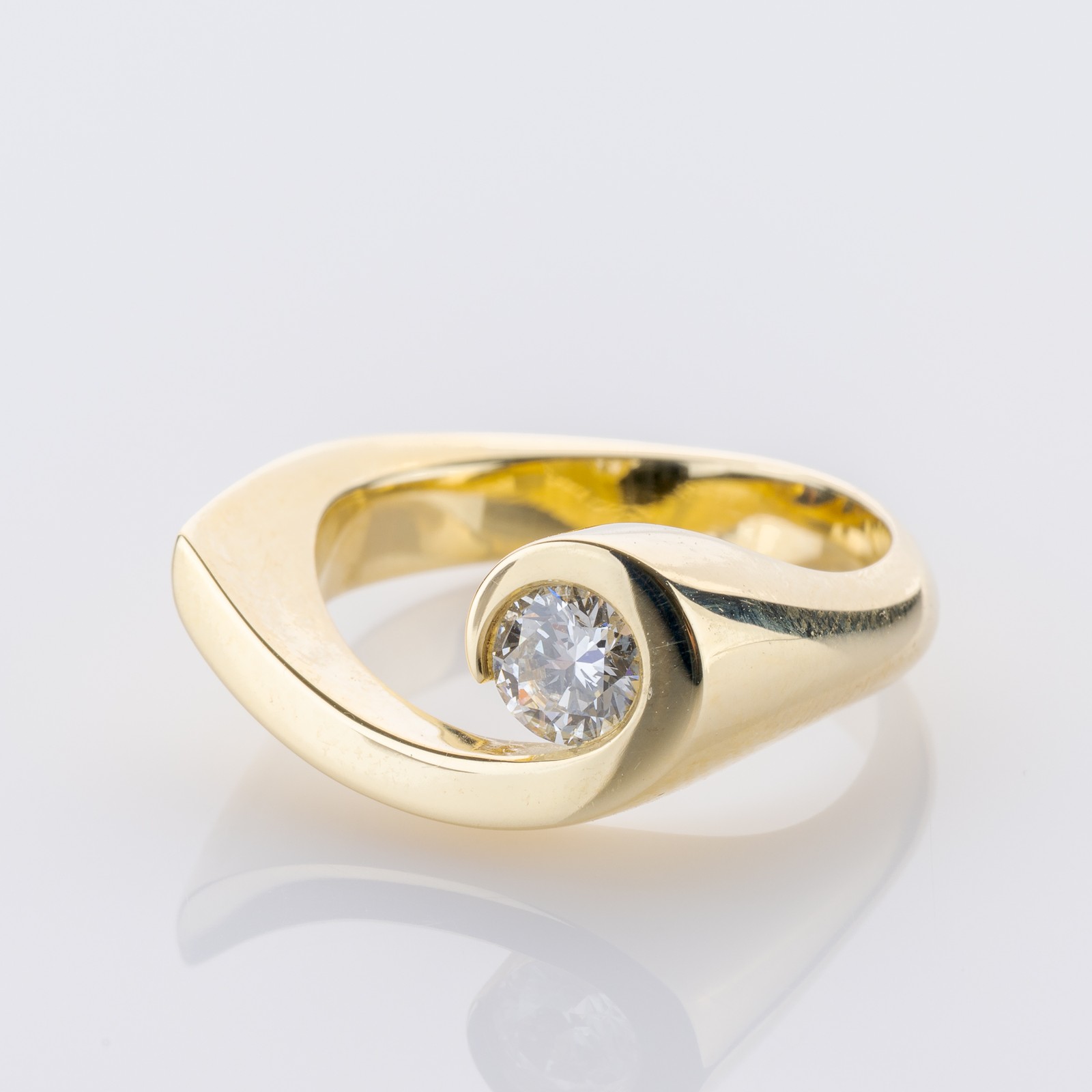 Ring in 585 gold with a 0.46ct diamond