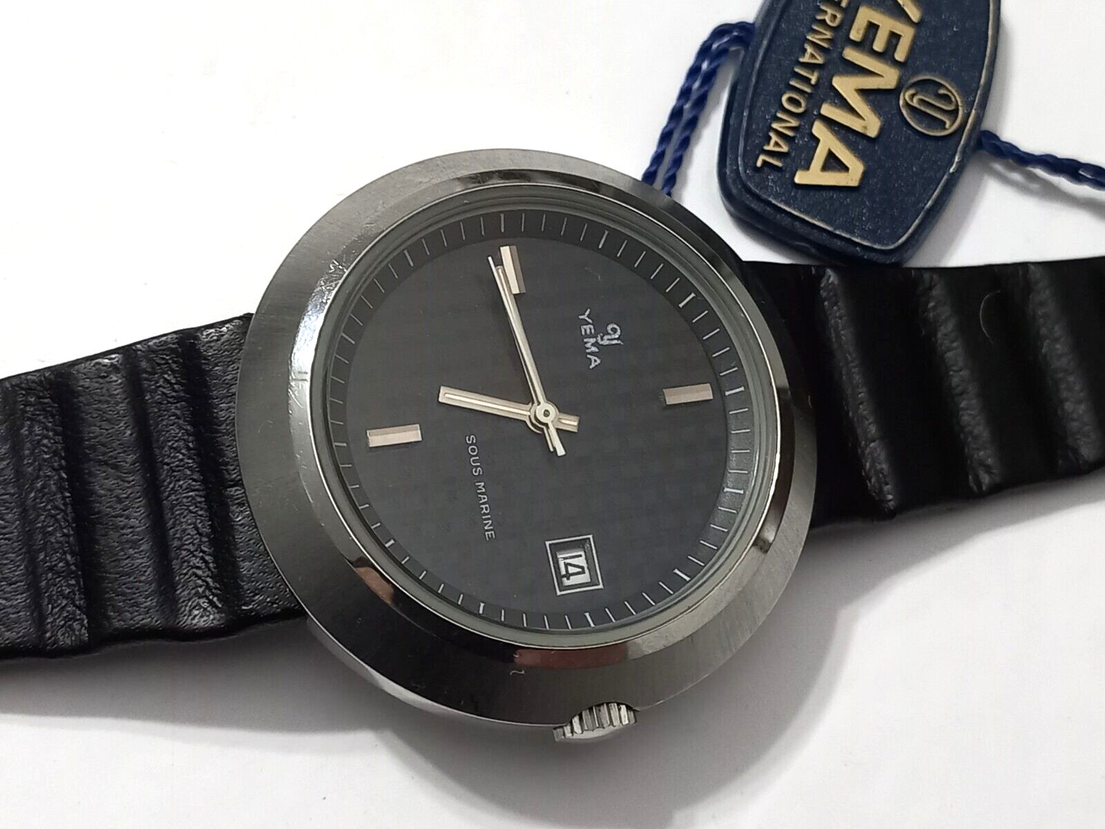 NOS 40MM 1970’S STEEL YEMA SOUS MARINE ” UFO ” AUTOMATIC DATE -RARE BLACK DIAL