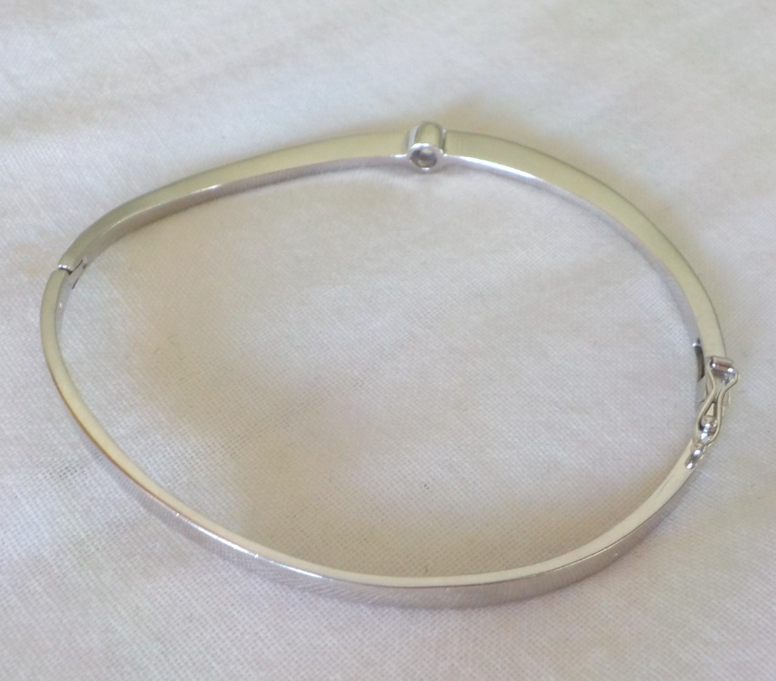 Modern 14K White Gold Knife Edge VS Diamond Bracelet – 9.8 gms, 6.7 in, 0.28 ctw