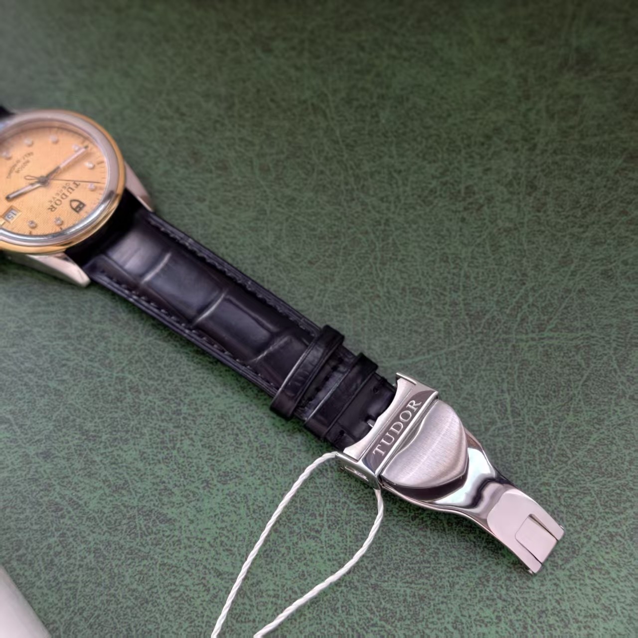 Tudor Linen Champagne 10-Diam Glamour M55003-0068 Men’s Watch Automatic 36mm