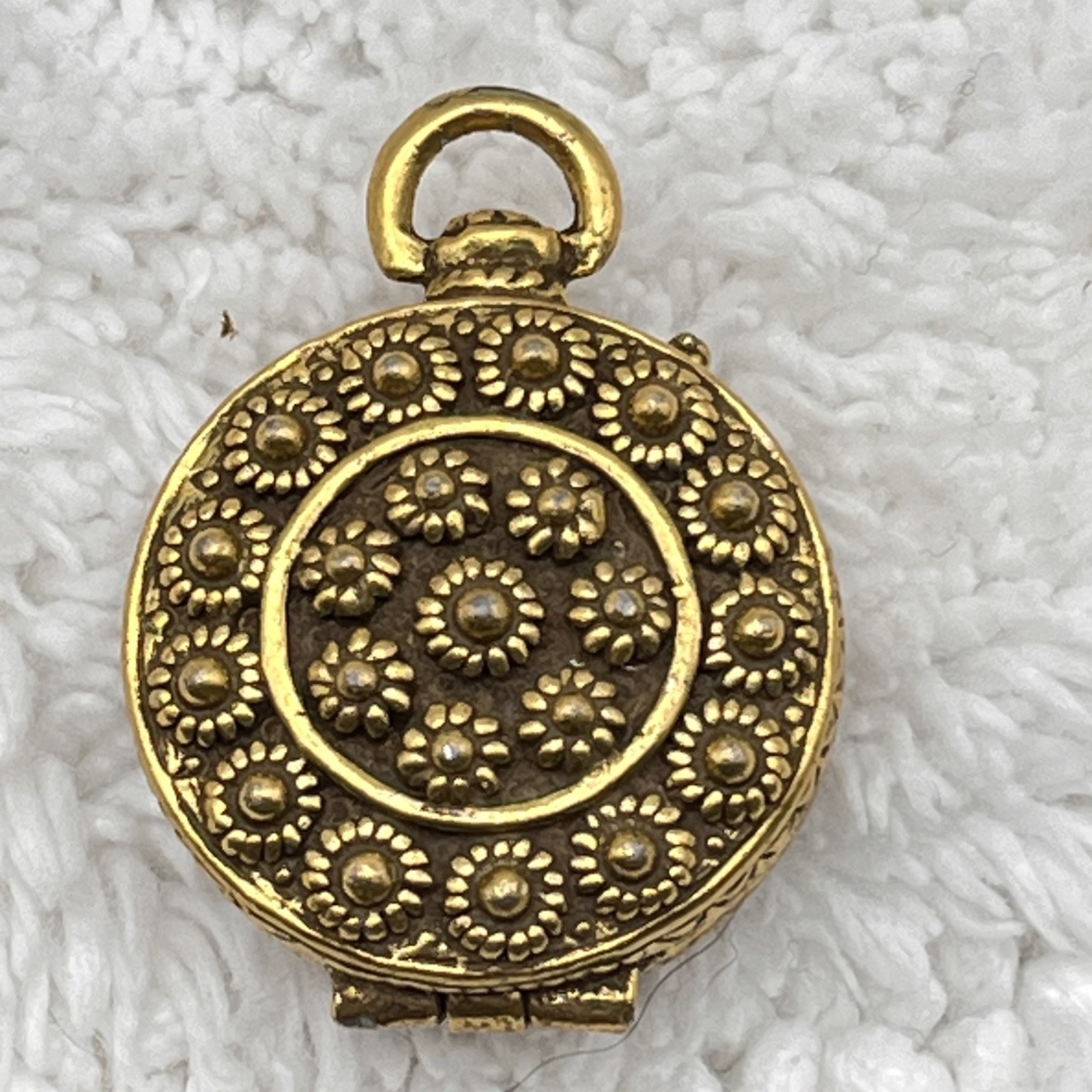 Vintage Locket Pendant Floral Flower Pill Trinket Box Gold Tone 1.5″