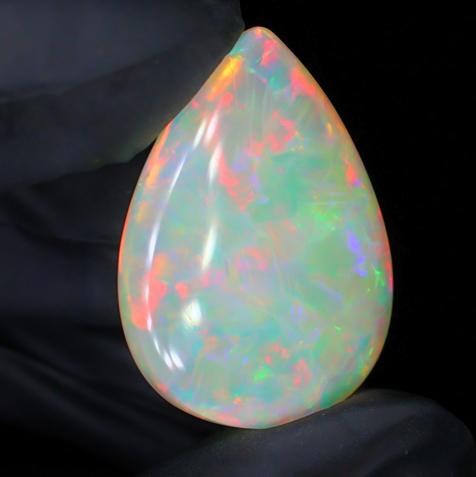 Natural Opal Cabochon 22.65 Ct Natural Welo Opal Gemstone 25x19x10mm