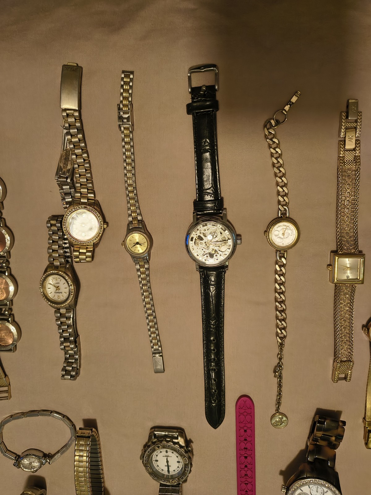 Mixed Lot 35 Wristwatches & 20 +Watch Bands, Fit Bit, Coach, Sieko, Fossil +++