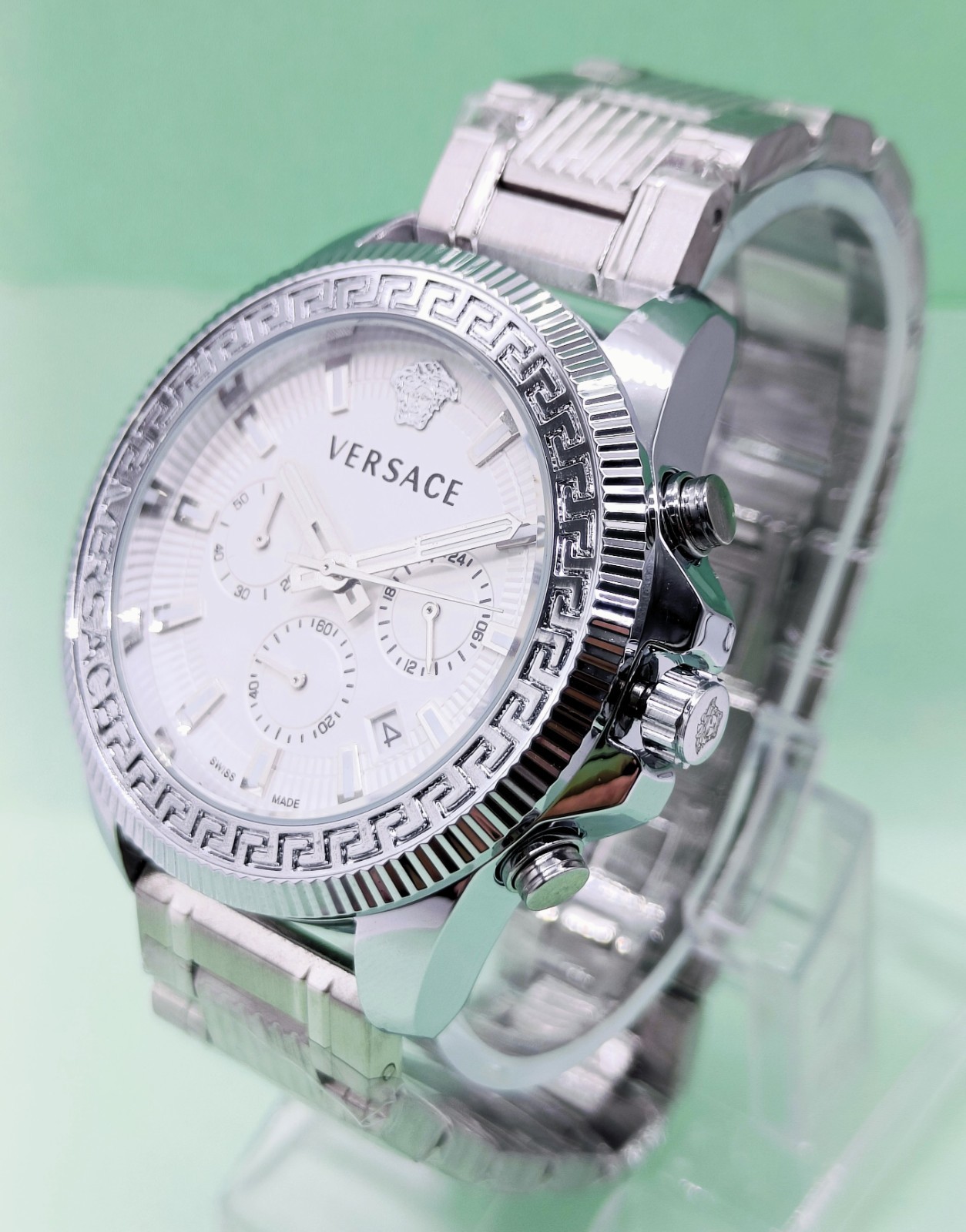 Awesome Versace Date Indicator Chronograph Analog Quartz Men’s Wrist Watch