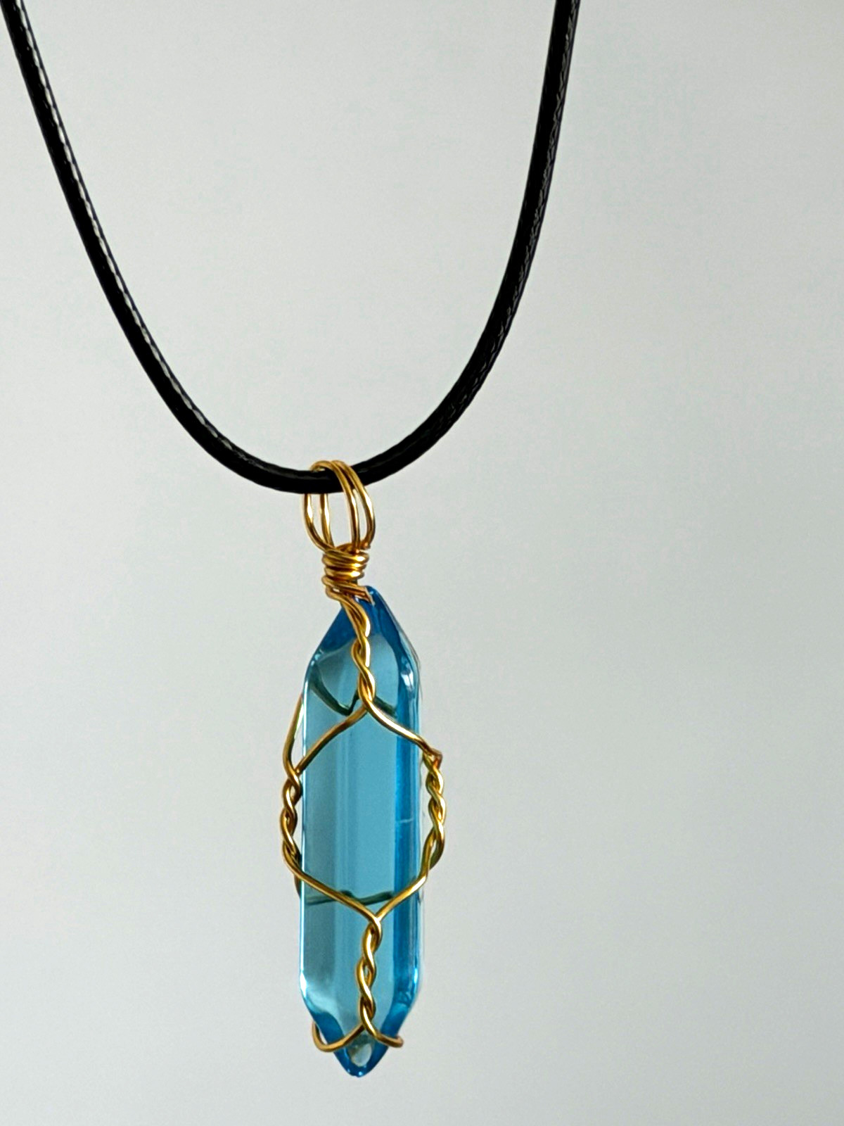 AO Hipnosis Blue Crystal Baguette Wire Wrap Pendant Necklace Cord