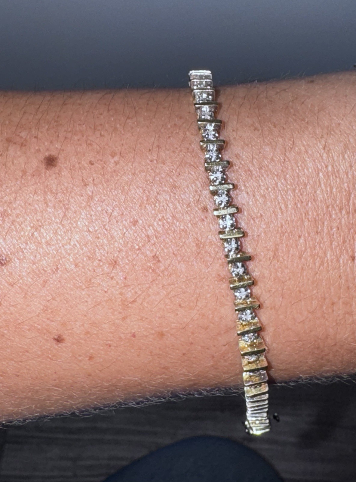 14 karat Yellow Gold Tennis Bracelet Clear Round Diamonds Prong Set Box Clasp