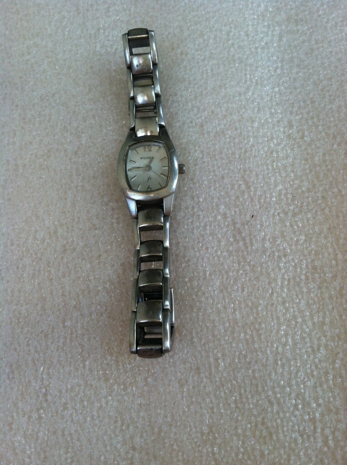 Vintage Fossil 30 Meters /100 Feet Stainless Steel ES 9526 Watch For Parts
