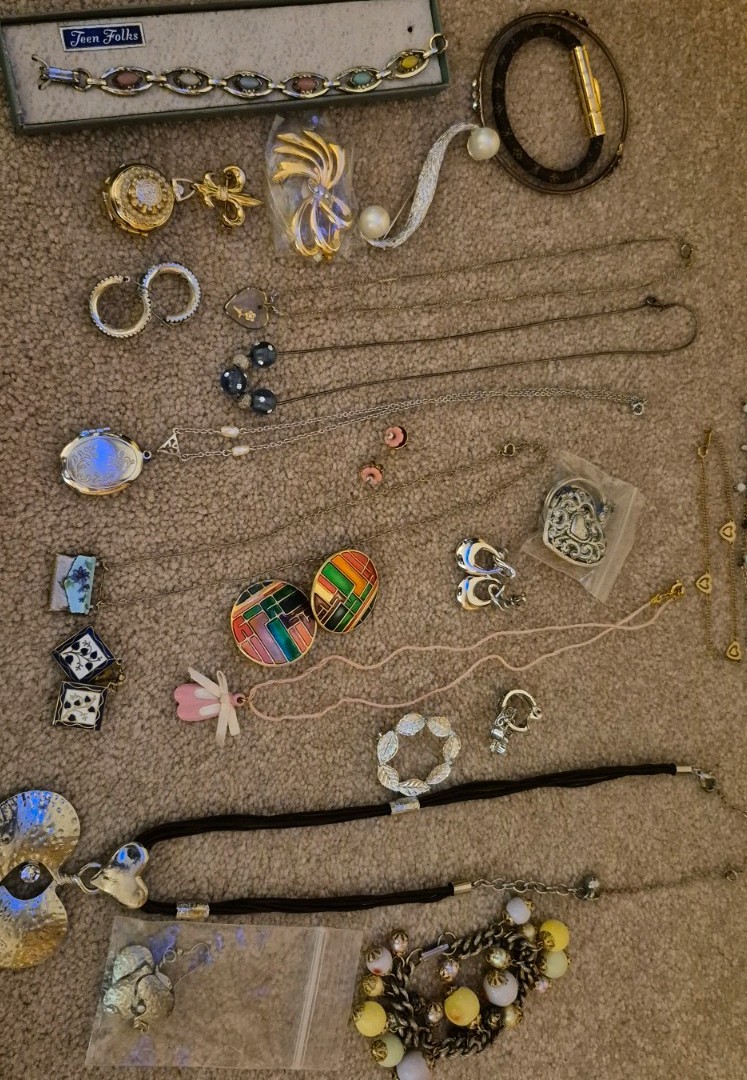 Mixed Jewelry Lot Mixed Variety Wearable Products Necklaces Bracelets Locket Etc