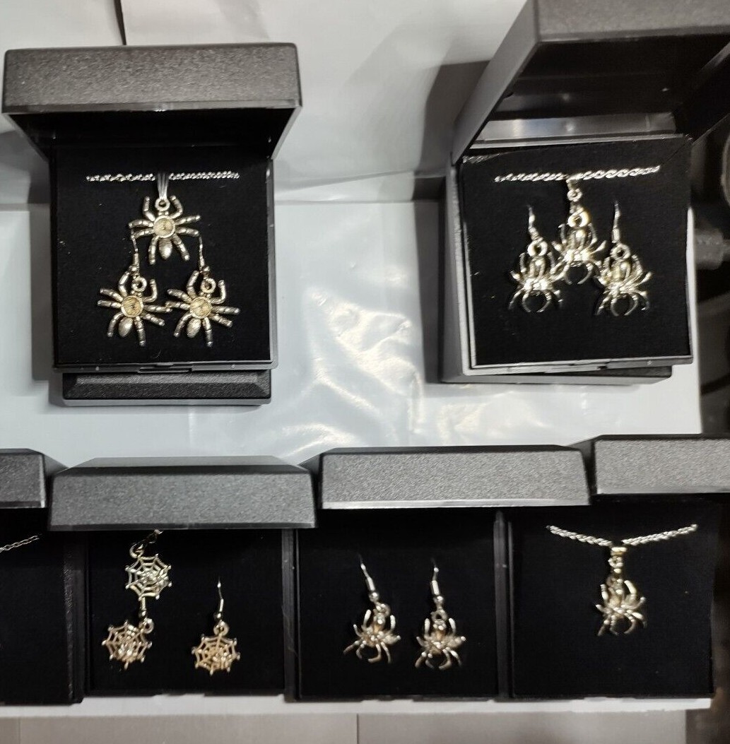 Hand made Spider jewellery sets. 18″ Silver tone chain. Free Gift box included