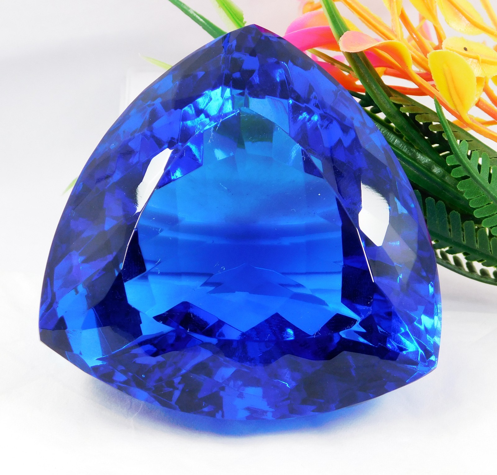 1005 Ct Ultra Large Natural Blue Tanzania Of Tanzanite Trillion Cut Loose Gems