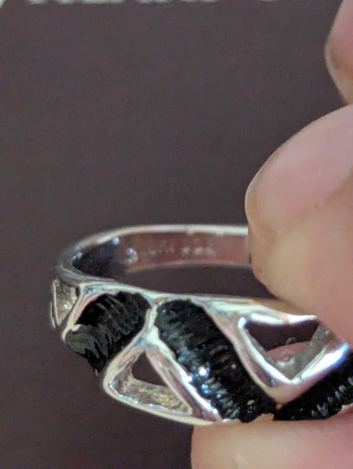 S 18K I Black Inlay Band Ring Size 6 4mm Wide Signed With 5 C or GE