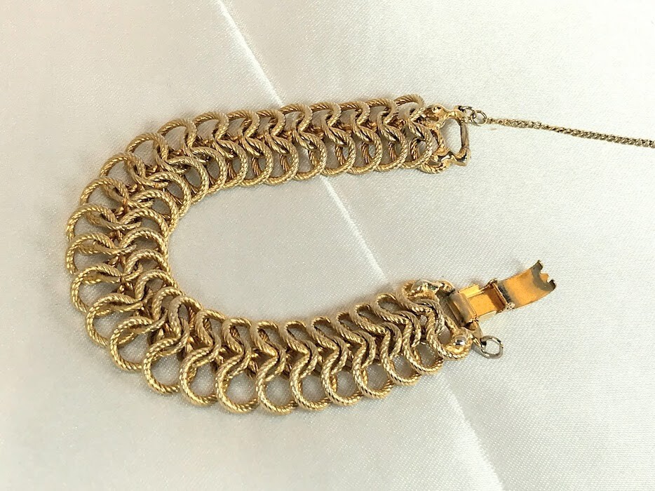 Vintage Textured Chain Link Bracelet Gold-tone with Safety Chain and Snap Clasp