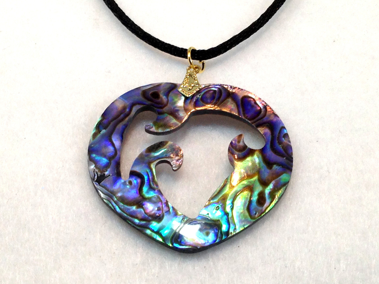 ABALONE, PAUA SHELL PENDANT NECKLACE