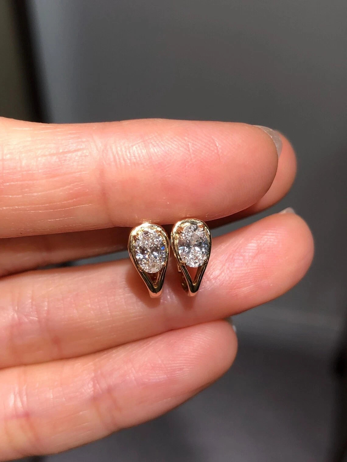 IGI 3.00 Ct E-VS1 Oval Lab Grown Diamond Hoop/Huggie Earrings 14K Yellow Gold