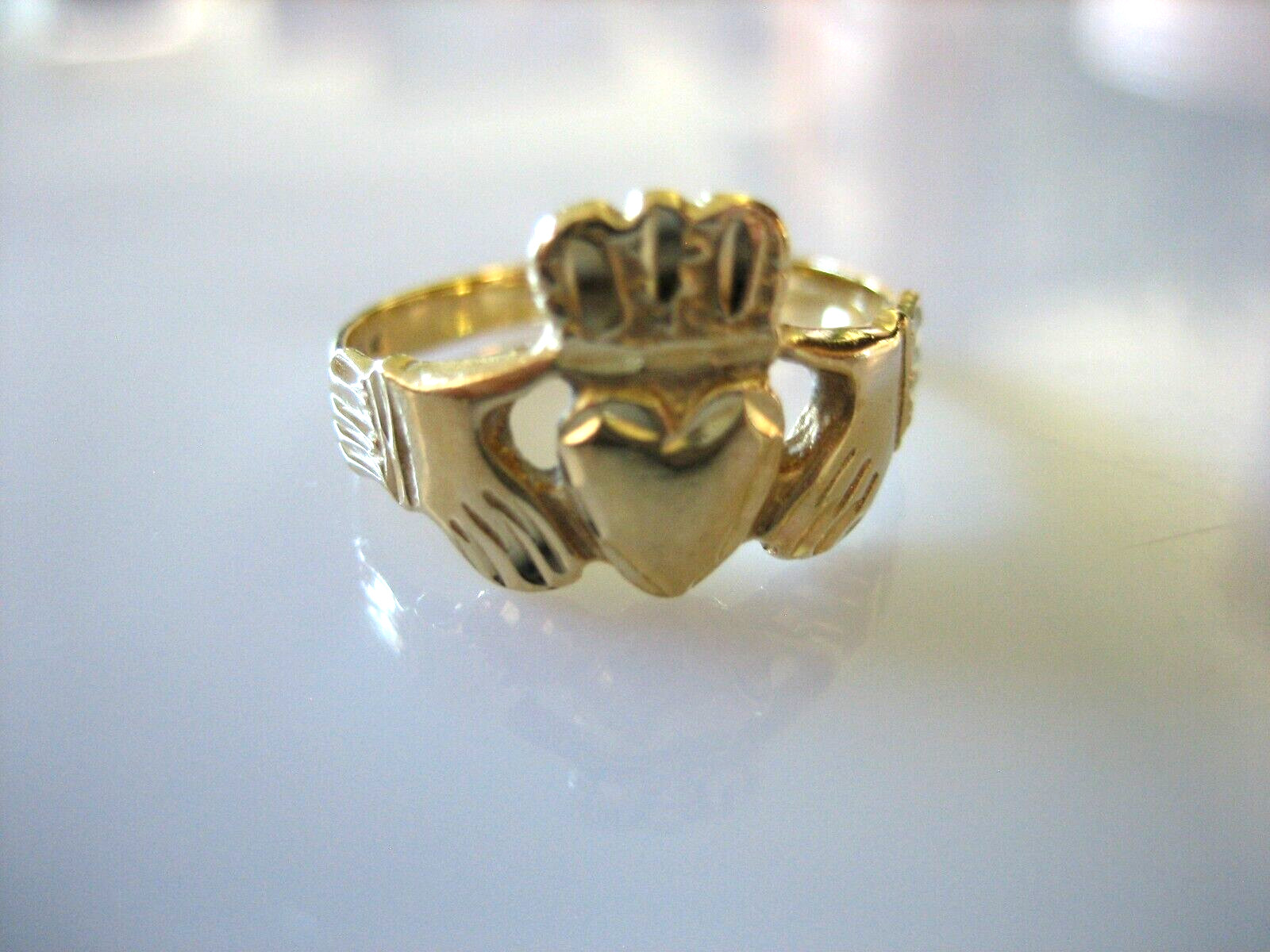 14K YELLOW GOLD HEART HANDS CROWN CLADAUGH RING 2.4 GRAMS SIZE 6
