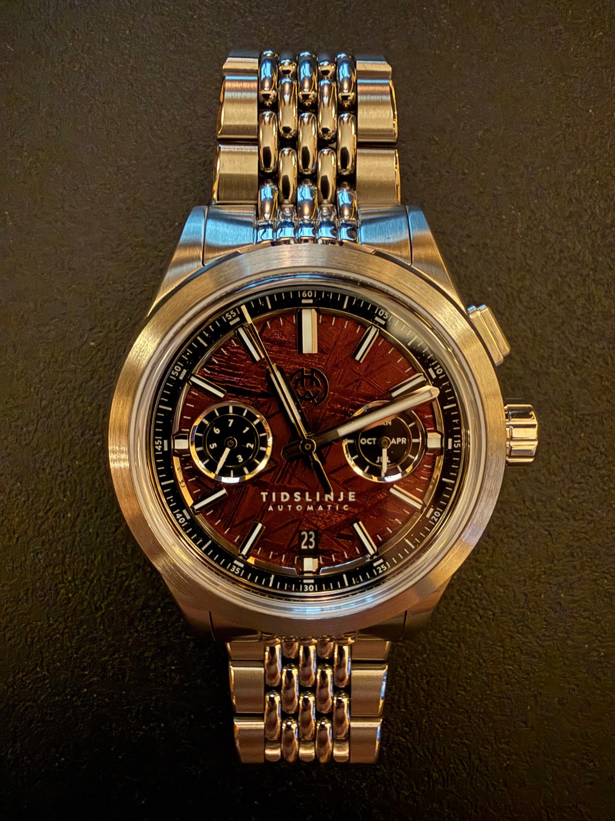 Henry Archer Tidslinje Meteorite Spectral Red 40mm Automatic Triple Calendar