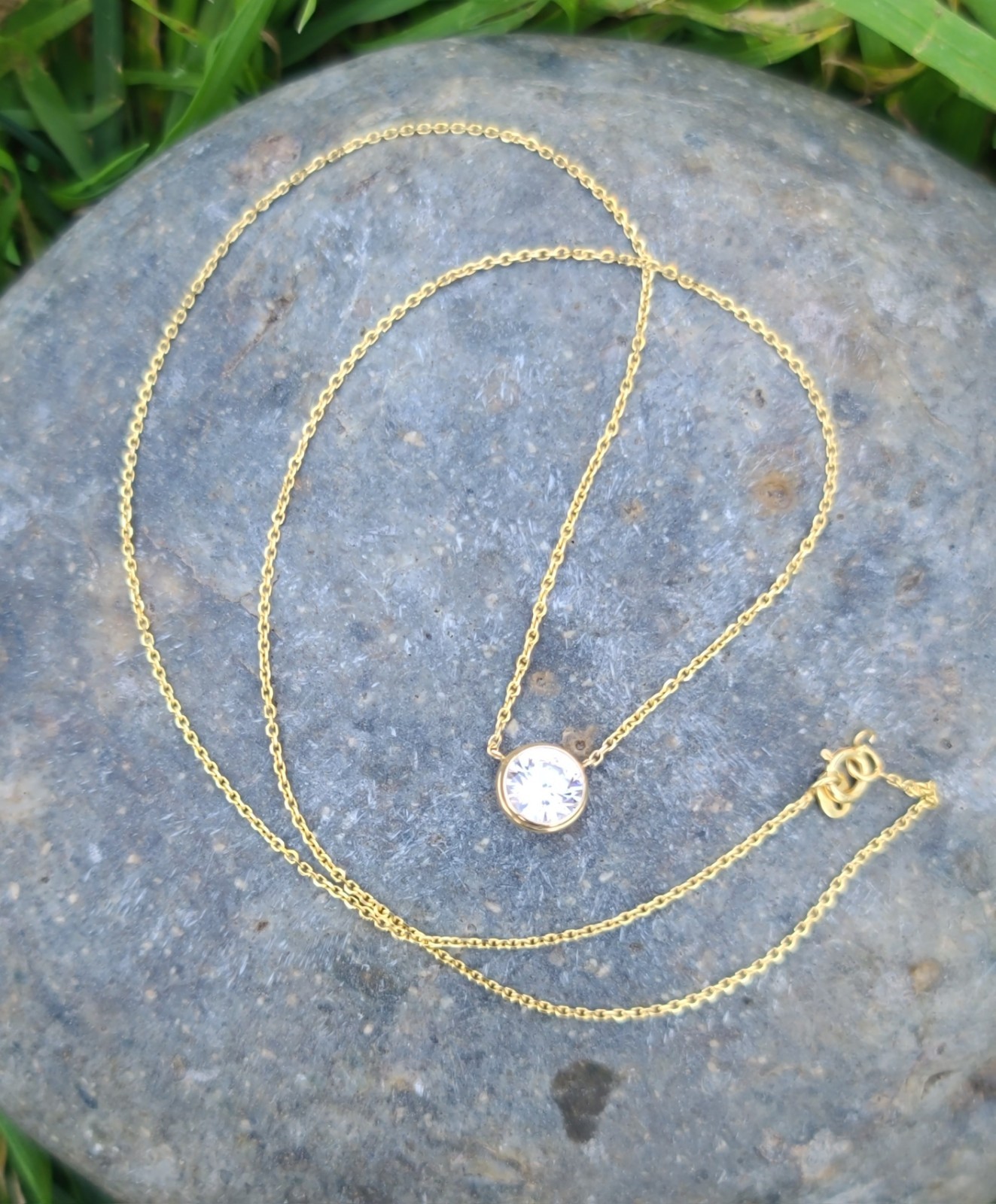 14k Solid Yellow Gold AAA Iced Station Pendant Chain Necklace 18″ Signed 2.27gr