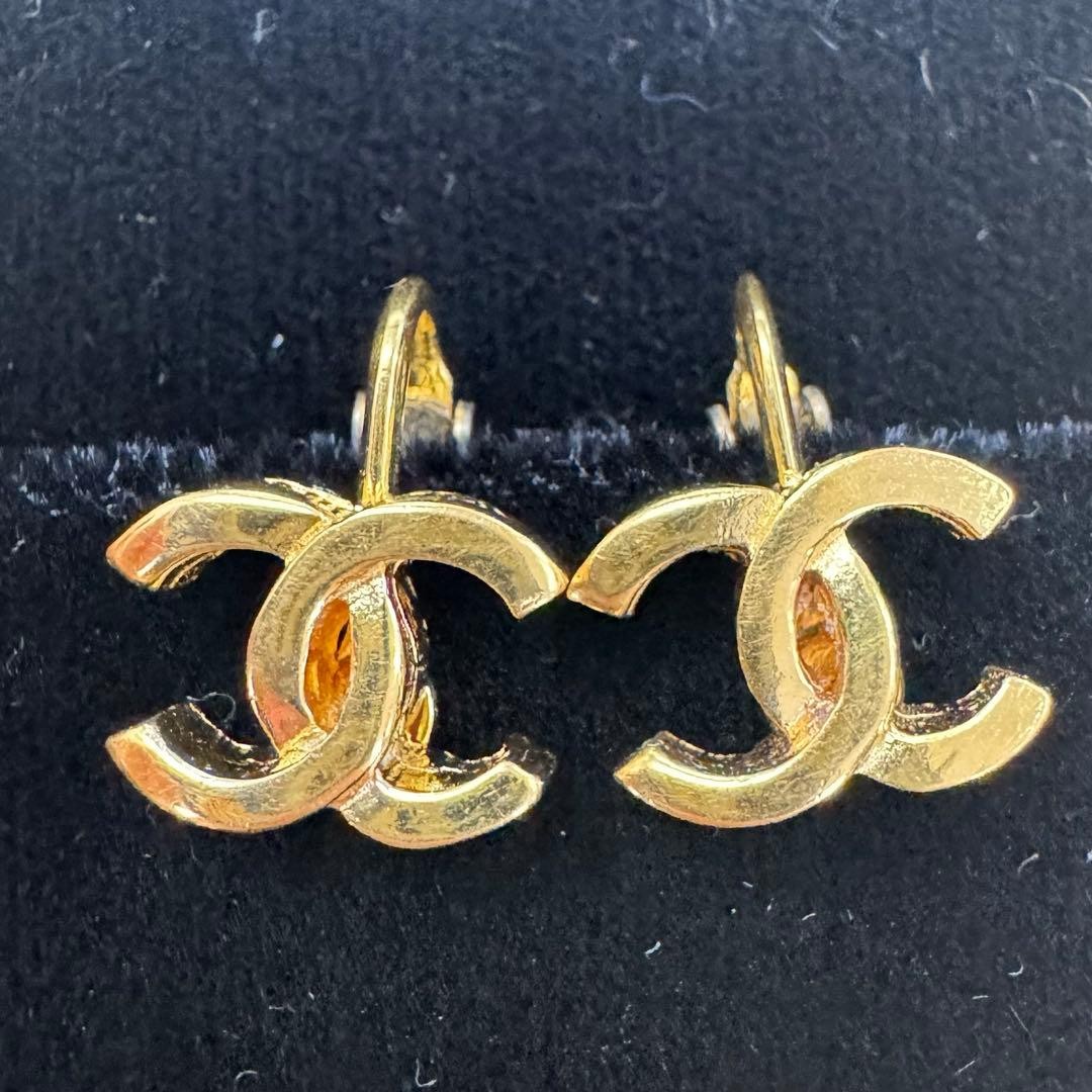 Chanel Vintage CC Logo Earrings Coco Mark Gold Tone Round Accessory Authentic JP