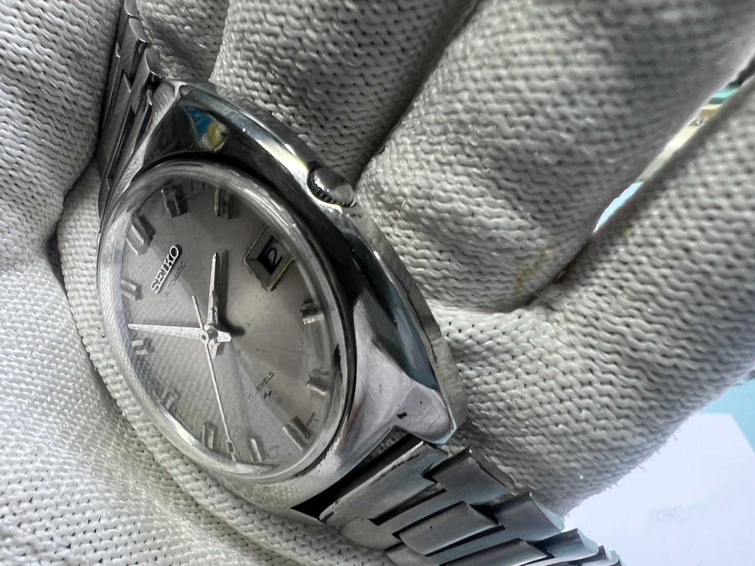 76. Seiko wristwatch 7005-8120 R date 37 mm running