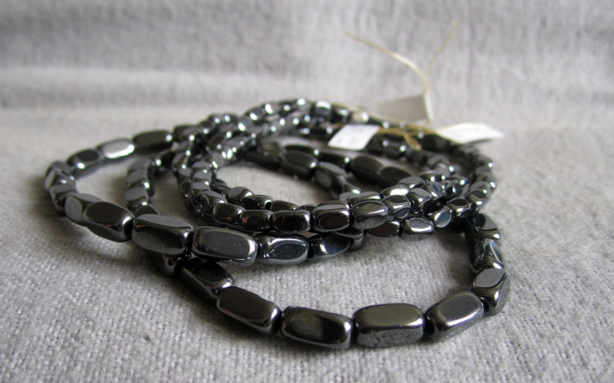 Hematite Bracelet • Rounded. Cuboid ~ 5×3 + 8x4mm / 15-21cm • Elastic