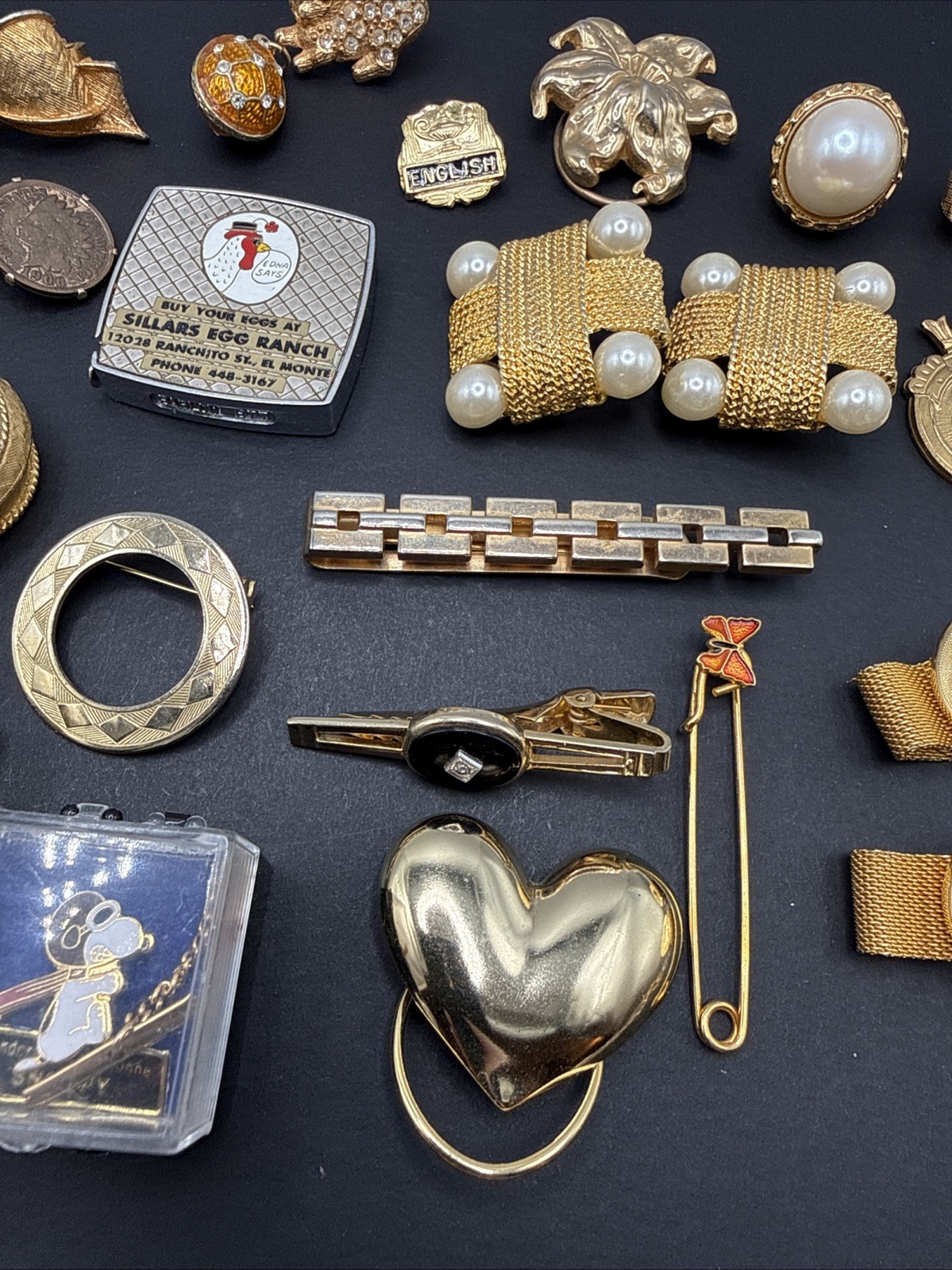 Lot Of Vintage Jewelry Accessories And Other Fun Things Mostly Gold Tone J4